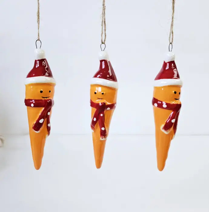 Ceramic Hanging Carrots, 10cm